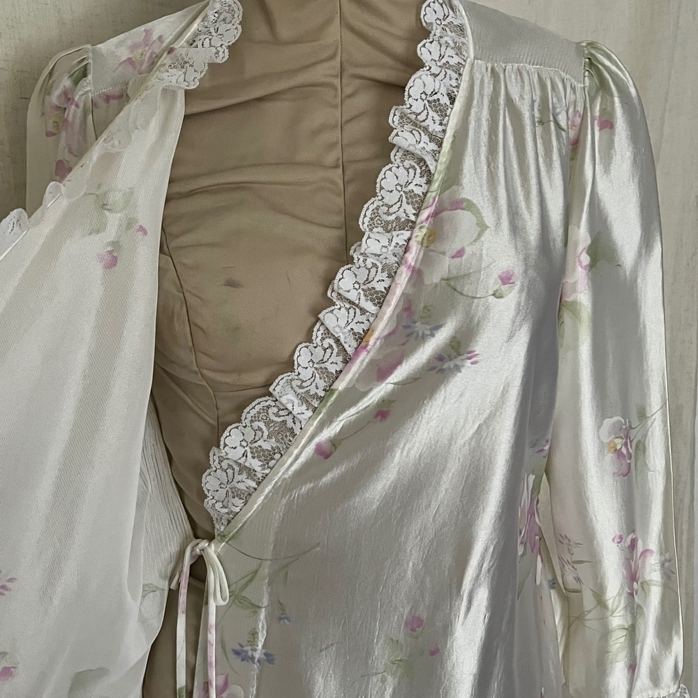 Vintage Jolie Two Women's Coquette Floral Lace Trim Robe Long Sleeve Loungewear - Picture 5 of 8